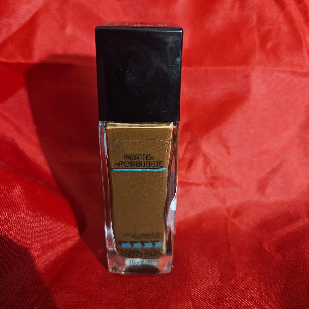 Maybelline Fit Me Matte +‎ Poreless Foundation 375 Java